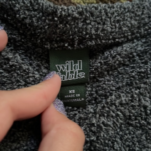 NWOT fuzzy long sleeve grey top never worn. size XS - Picture 3 of 4